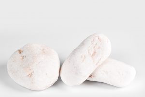 galet roulé décoratif en marbre roulé blanc rose